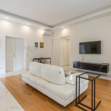 Elegante Presso Vaticano